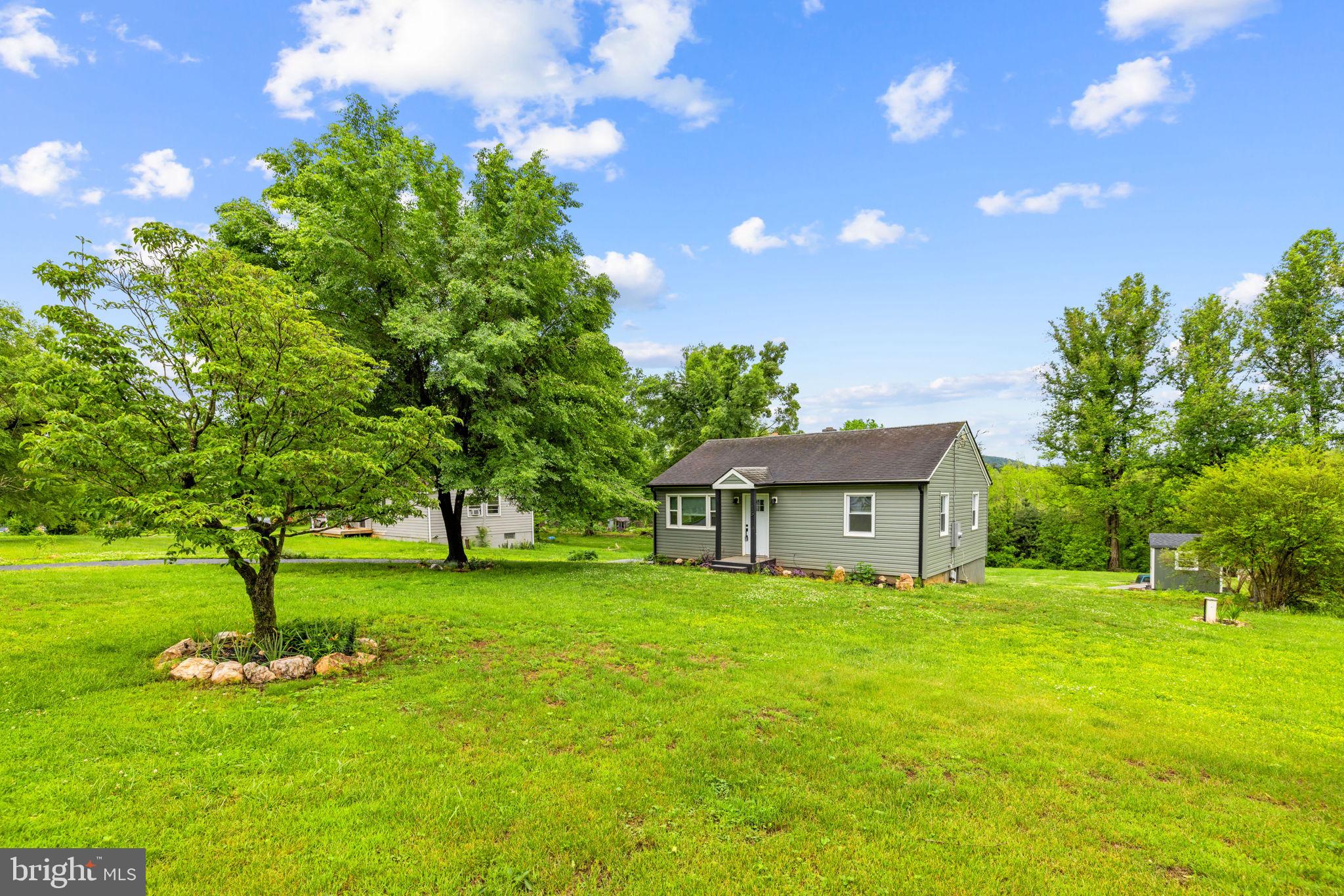 15 Mountain View Road Flint Hill, VA 22627 - Photo 2 of 21