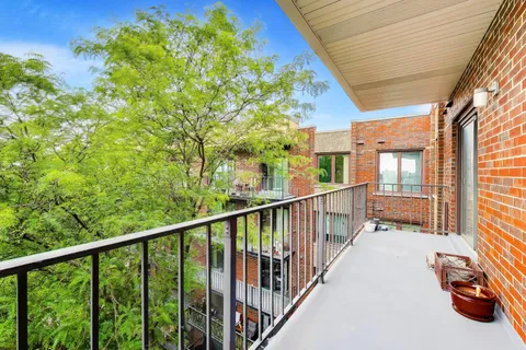 $299,000 | 9558 Gross Point Road, Unit A605, Skokie, IL 60076
