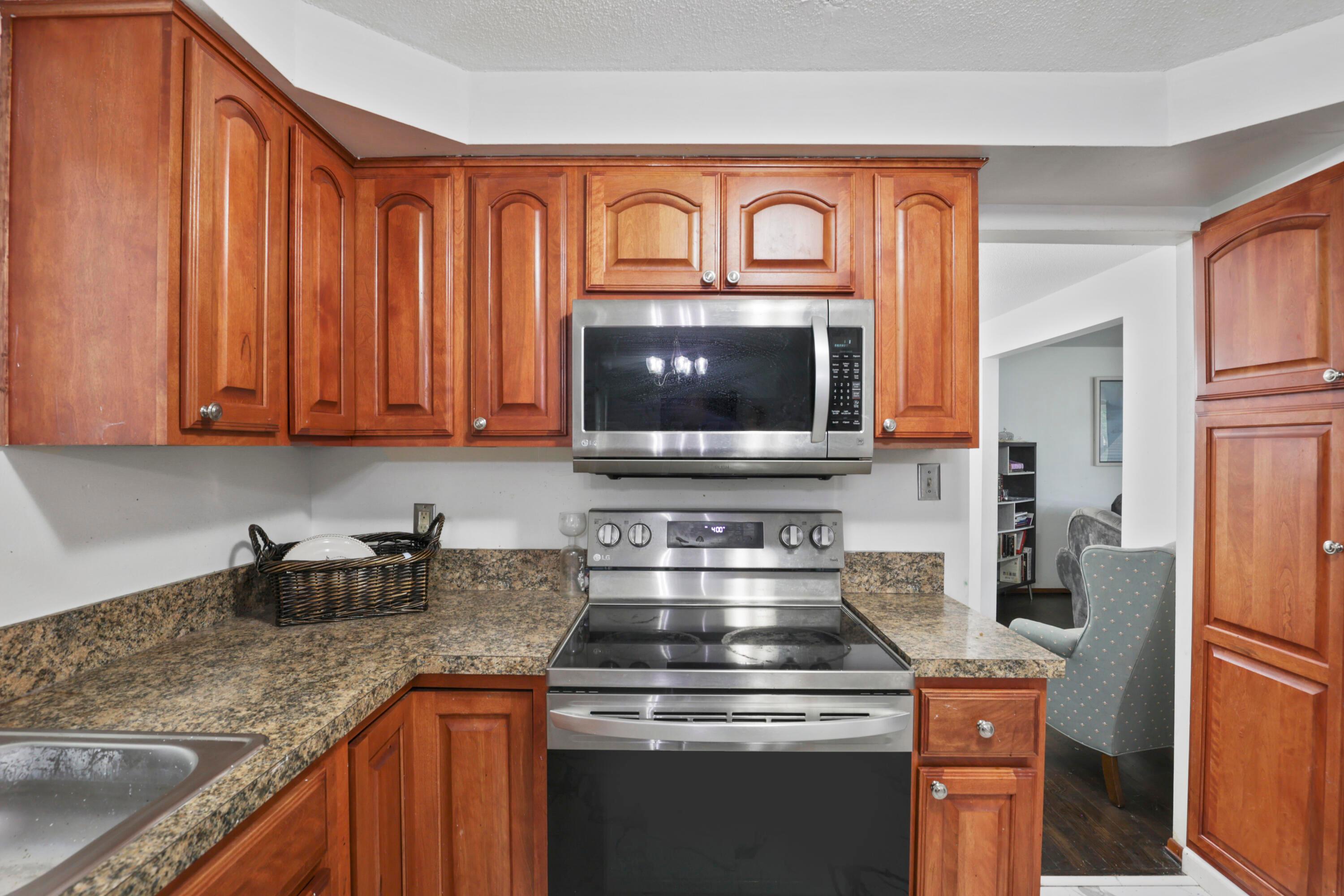 2182 Balmoral Road Columbus, OH 43229 - Photo 12 of 54 0N4A9903