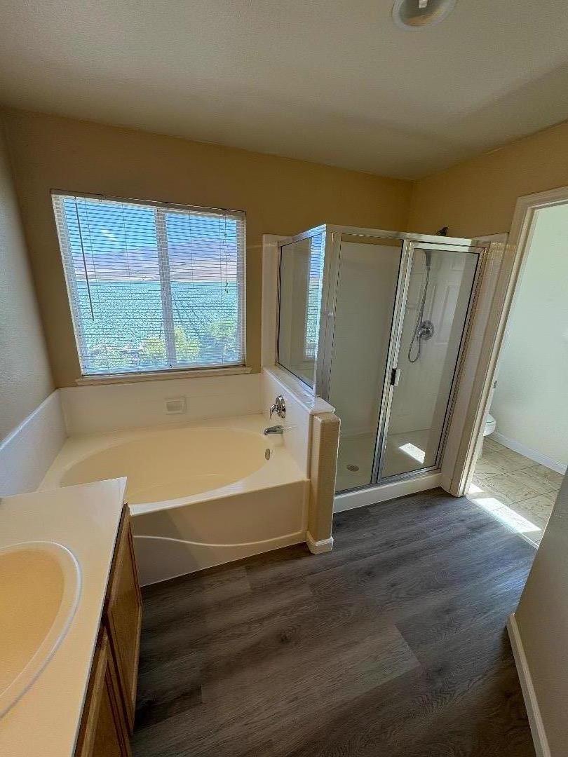949 Terraza Street Soledad, CA 93960 - Photo 25 of 38 a bathroom with a bathtub and a shower