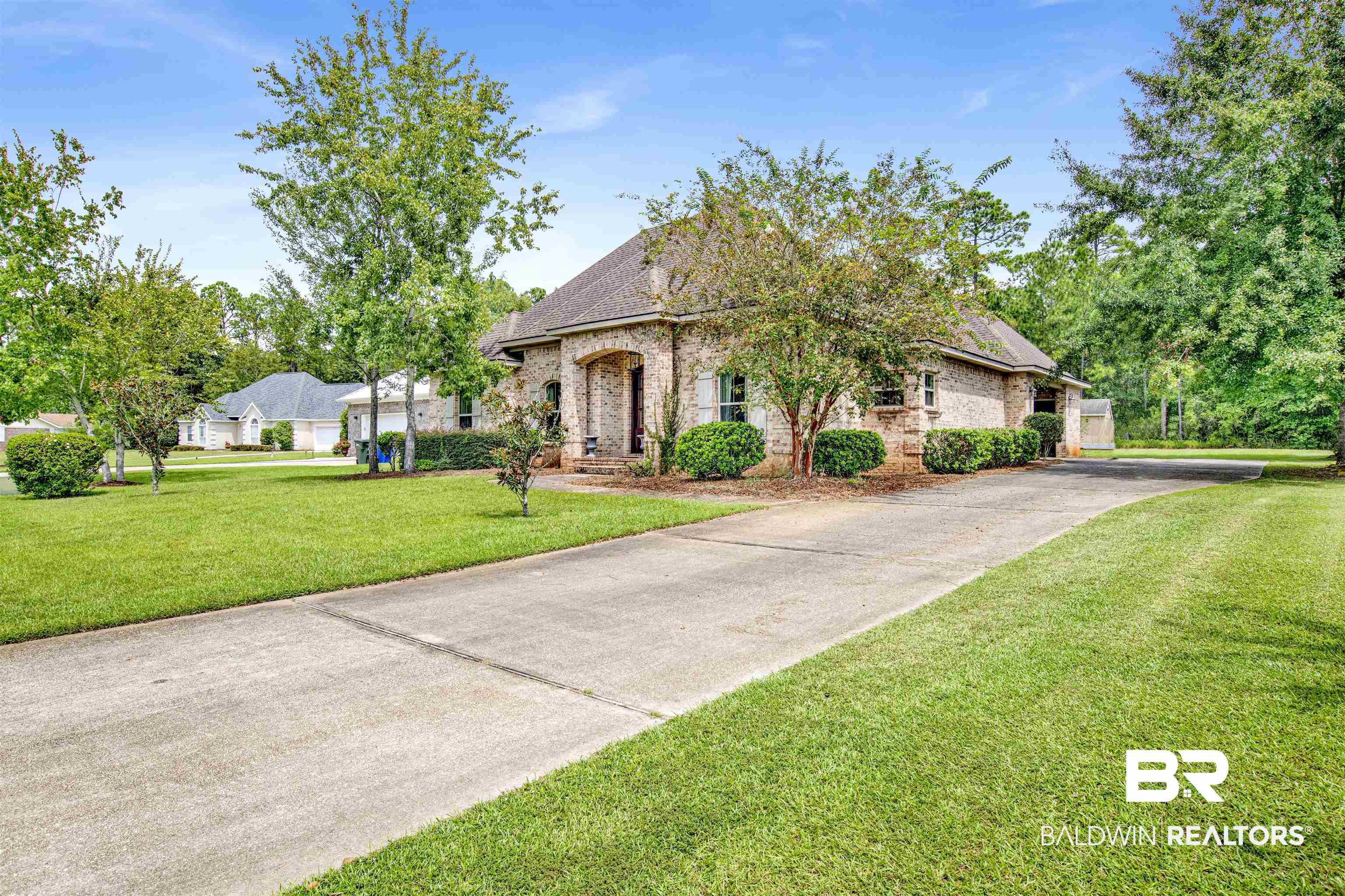 9240 Bay Point Drive Elberta, AL 36530 - Photo 22 of 22 View of front facade featuring a front lawn