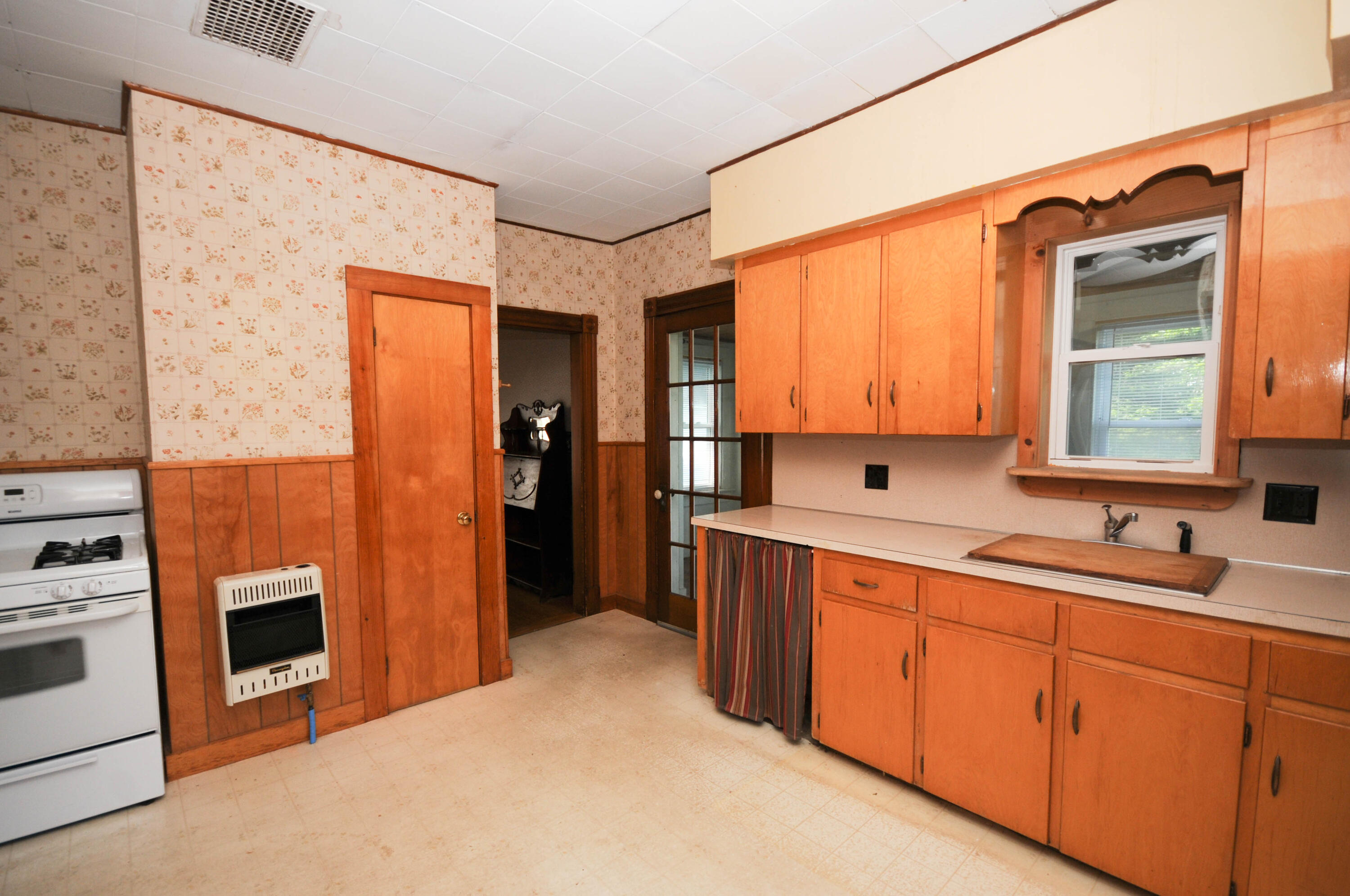 18 Main Street Franklin, ME 04634 - Photo 10 of 40 DSC_0737