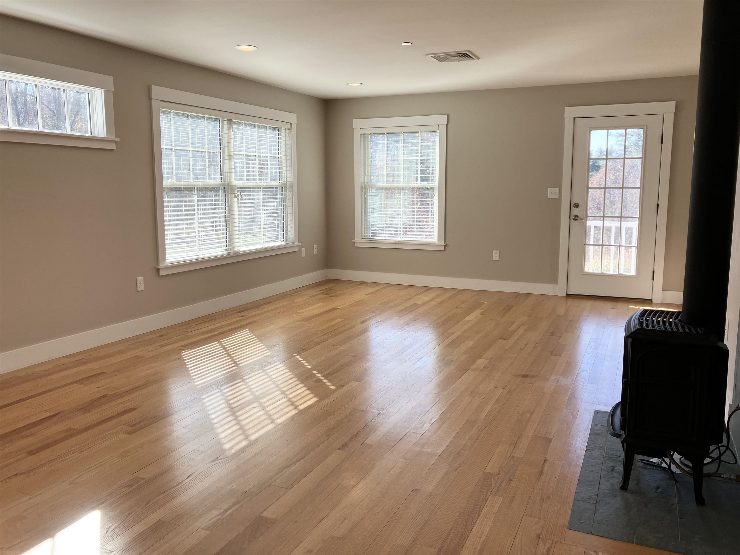 26 North Main Street, Unit 7 Mont Vernon, NH 03057 - Photo 4 of 51