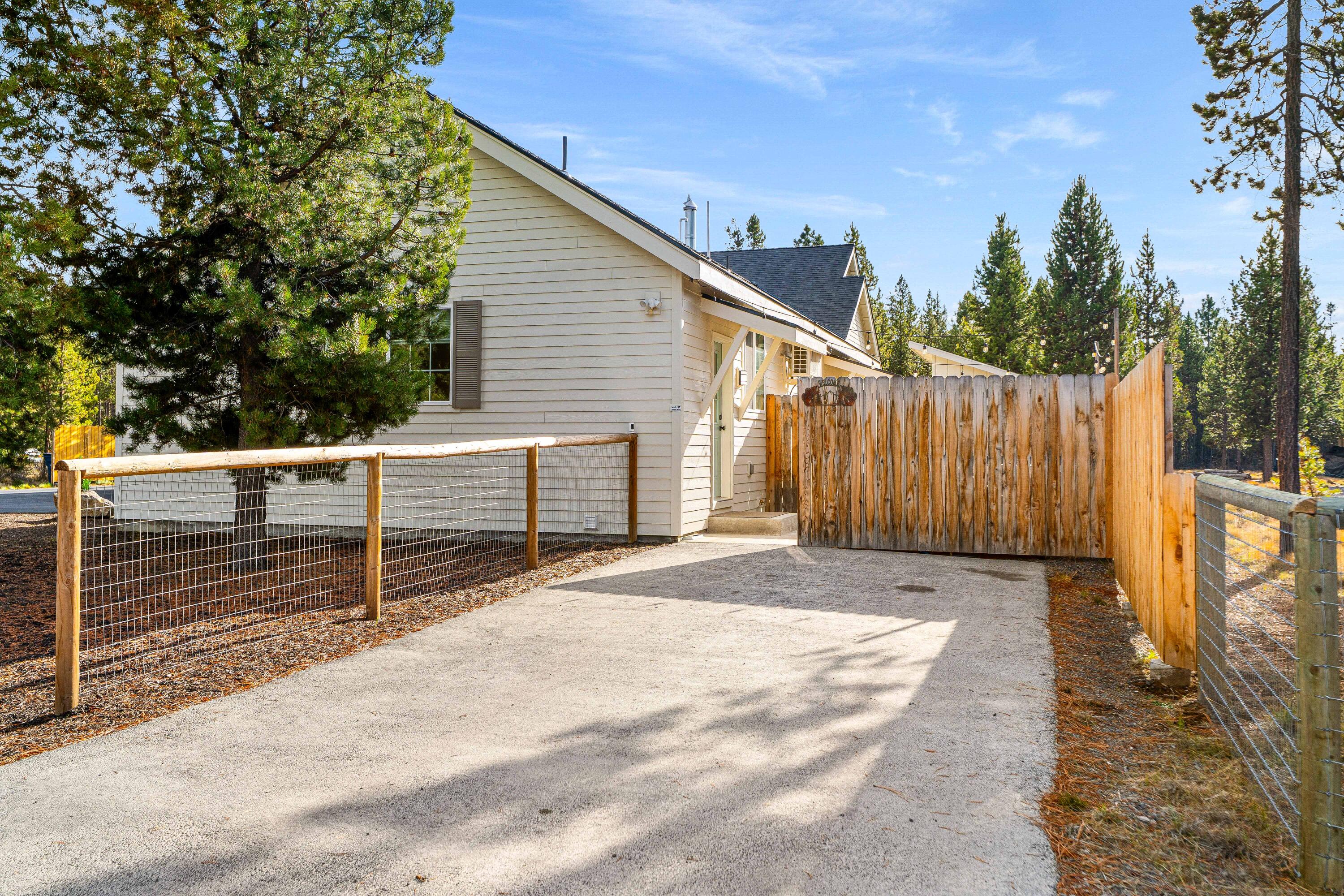 17189 Covina Road Bend, OR 97707 - Photo 19 of 81 Guest Parking