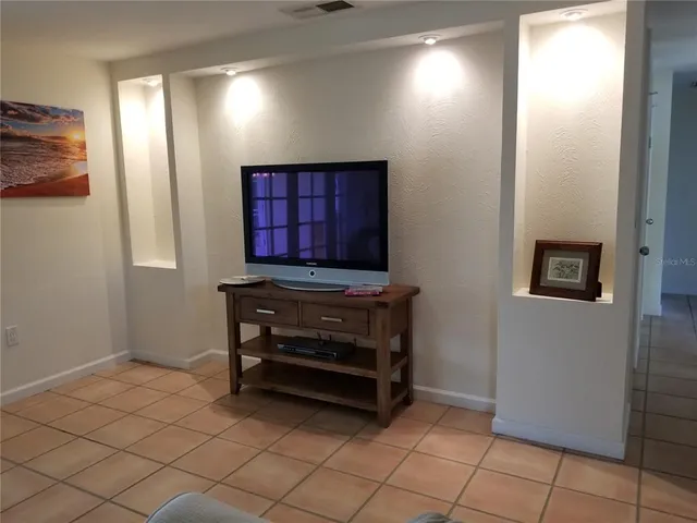 $3,000 | 2745 Cardwell Way, Sarasota, FL 34231