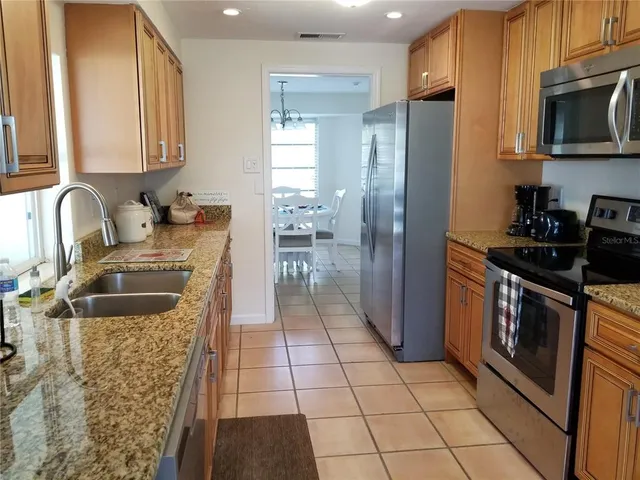 $3,000 | 2745 Cardwell Way, Sarasota, FL 34231