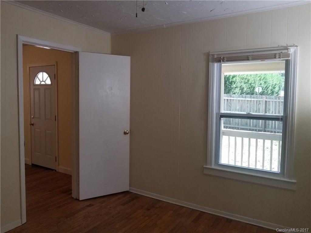 453 Deaverview Road Asheville, NC 28806 - Photo 5 of 24 Gallery Image 5