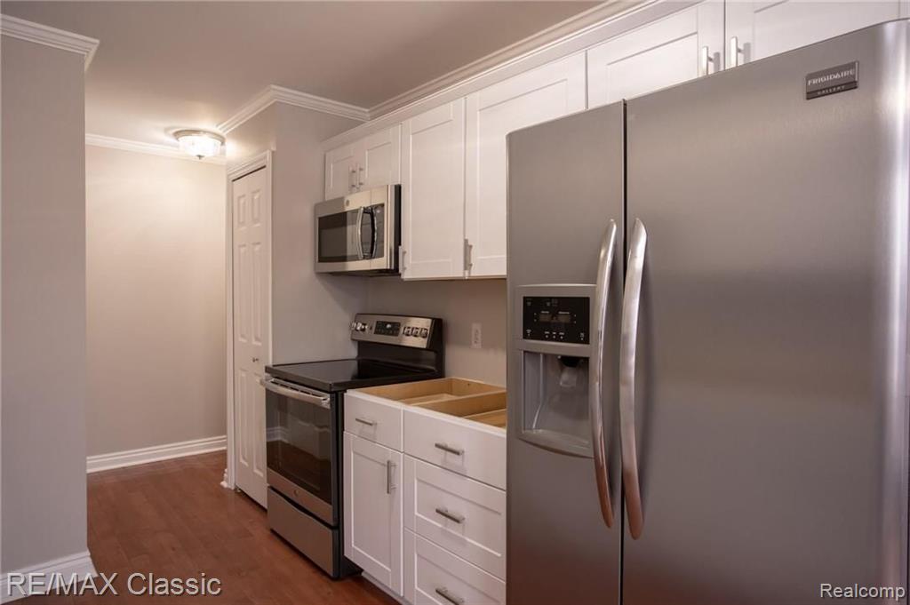 22130 Edgewater Novi, MI 48375 - Photo 4 of 22