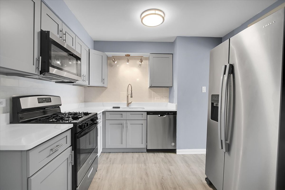 10310 Ridgeland Avenue, Unit 208 Chicago Ridge, IL 60415 - Photo 14 of 29 a kitchen with stainless steel appliances a stove a sink and a refrigerator