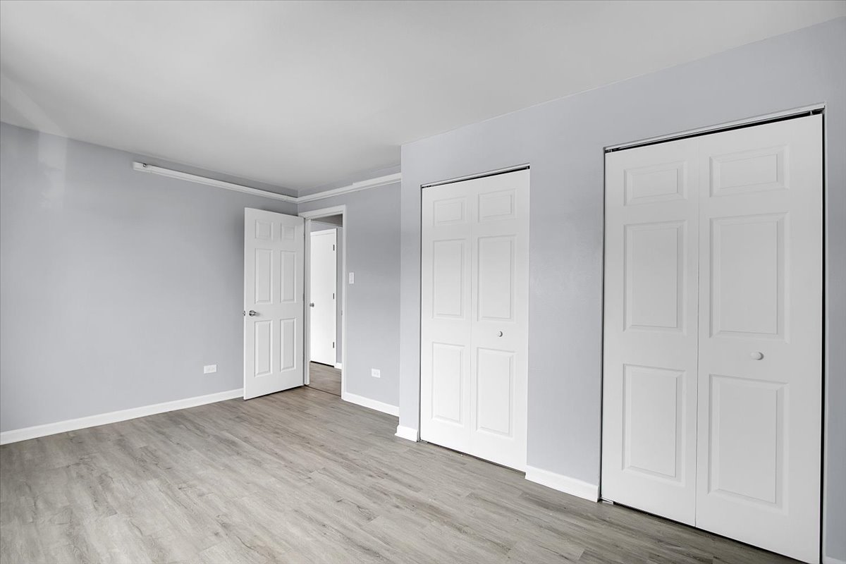 10310 Ridgeland Avenue, Unit 208 Chicago Ridge, IL 60415 - Photo 19 of 29 a view of an empty room with wooden floor