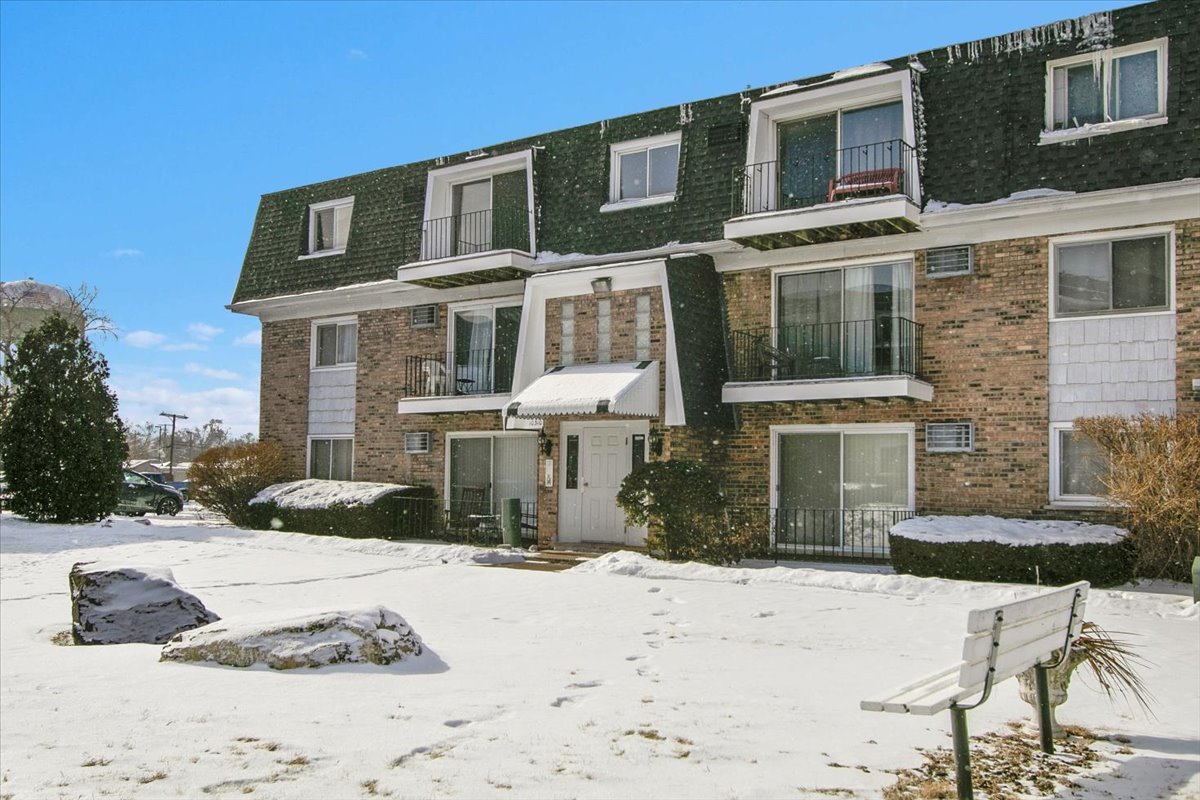 10310 Ridgeland Avenue, Unit 208 Chicago Ridge, IL 60415 - Photo 2 of 29 a front view of a house with a yard
