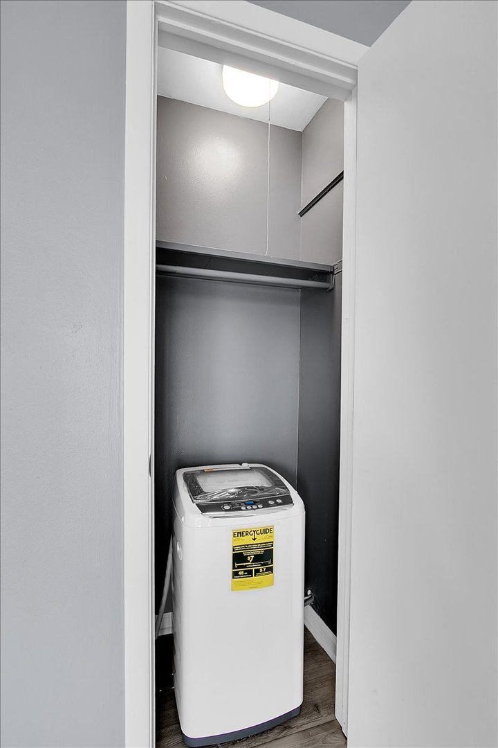 10310 Ridgeland Avenue, Unit 208 Chicago Ridge, IL 60415 - Photo 23 of 29 a utility room with washer and dryer