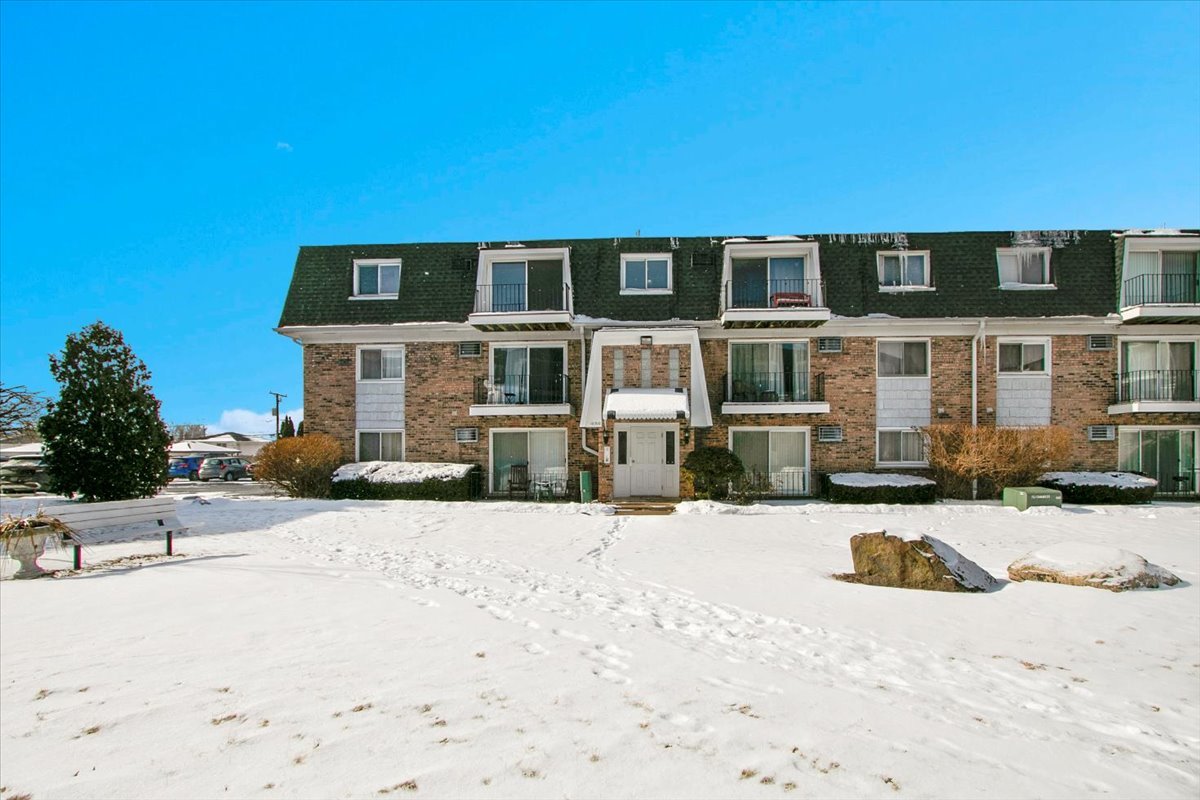 10310 Ridgeland Avenue, Unit 208 Chicago Ridge, IL 60415 - Photo 3 of 29 a building that has a tree in front of it