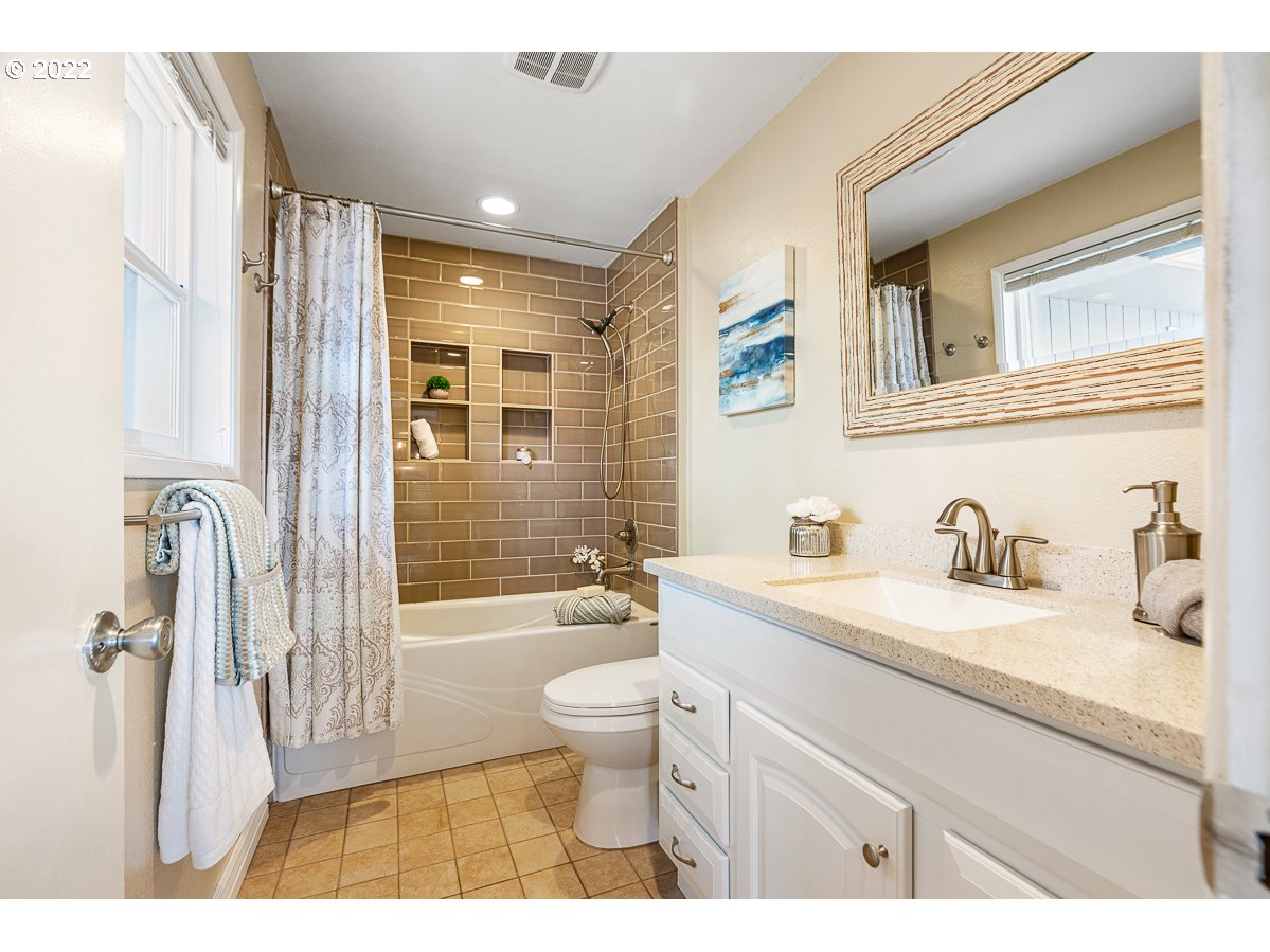 5372 Southeast Golden Road Hillsboro, OR 97124 - Photo 23 of 32 Gallery Image 23