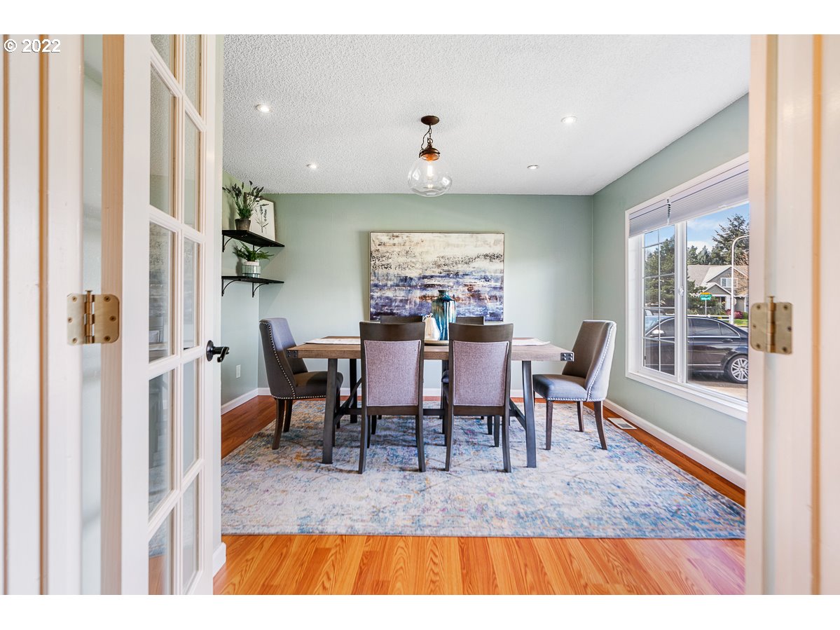 5372 Southeast Golden Road Hillsboro, OR 97124 - Photo 6 of 32 Gallery Image 6