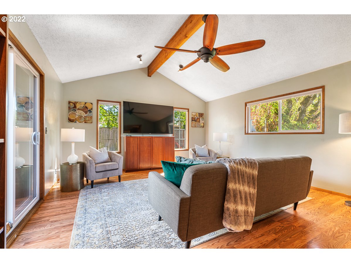 5372 Southeast Golden Road Hillsboro, OR 97124 - Photo 10 of 32 Gallery Image 10