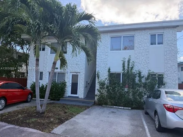$2,050 | 2006 Calais Drive, Unit 1, Miami Beach, FL 33141