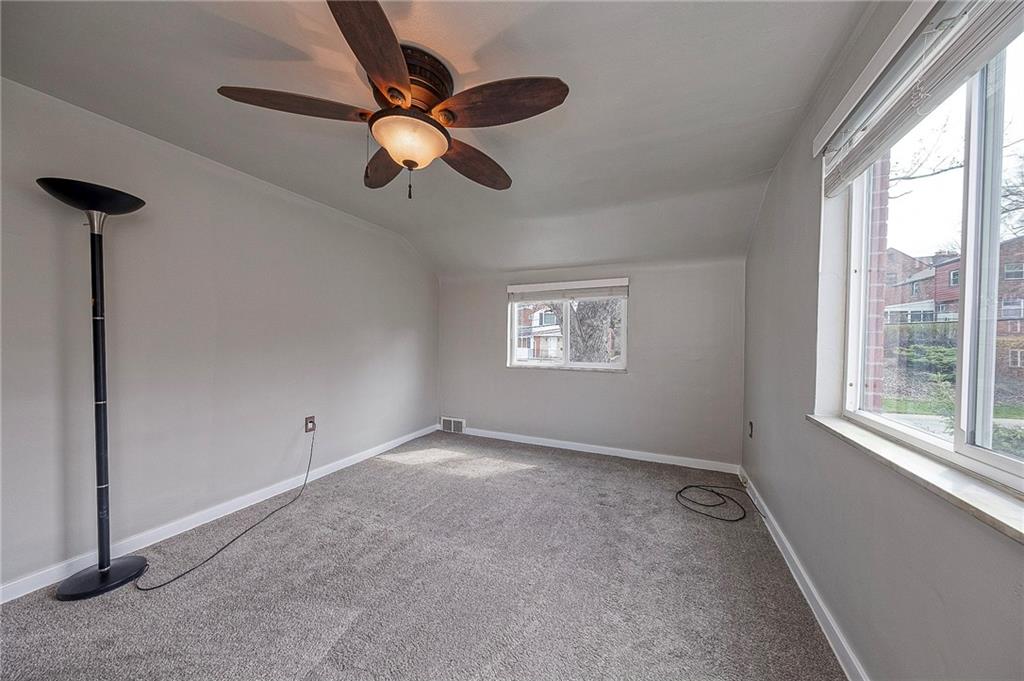 433 Sleepy Hollow Road Pittsburgh, PA 15228 - Photo 12 of 38