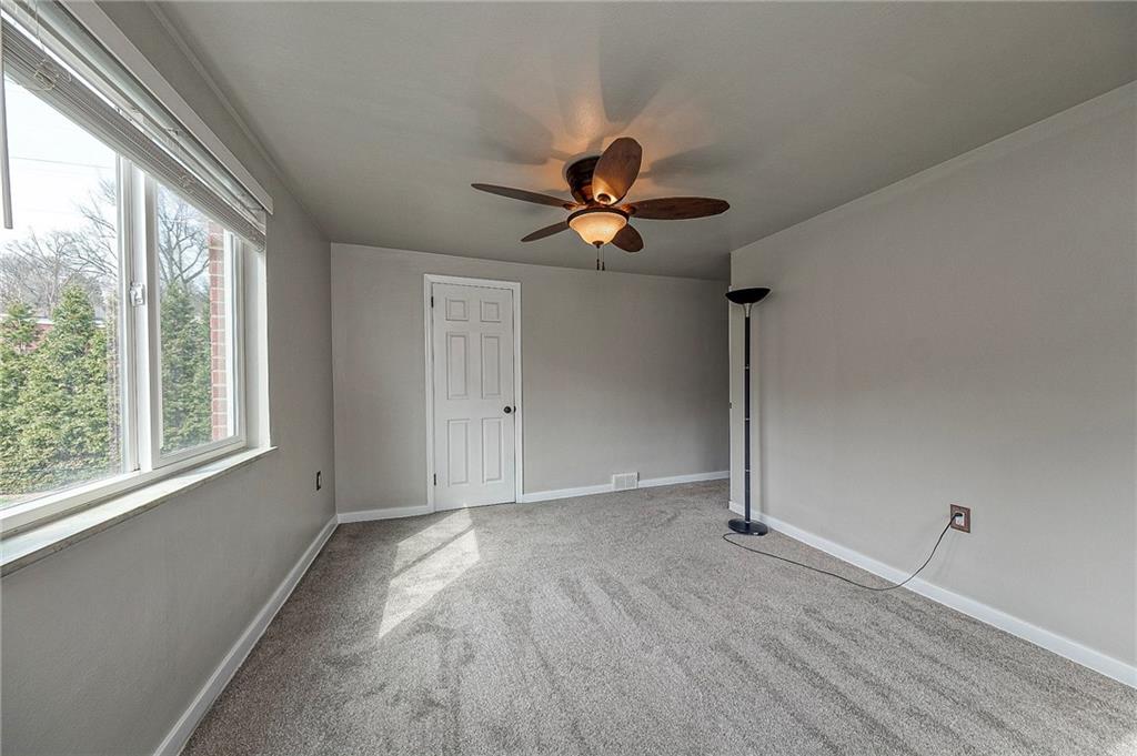 433 Sleepy Hollow Road Pittsburgh, PA 15228 - Photo 15 of 38