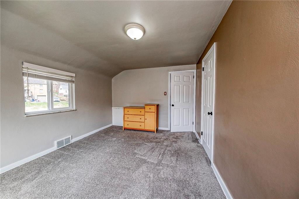 433 Sleepy Hollow Road Pittsburgh, PA 15228 - Photo 18 of 38