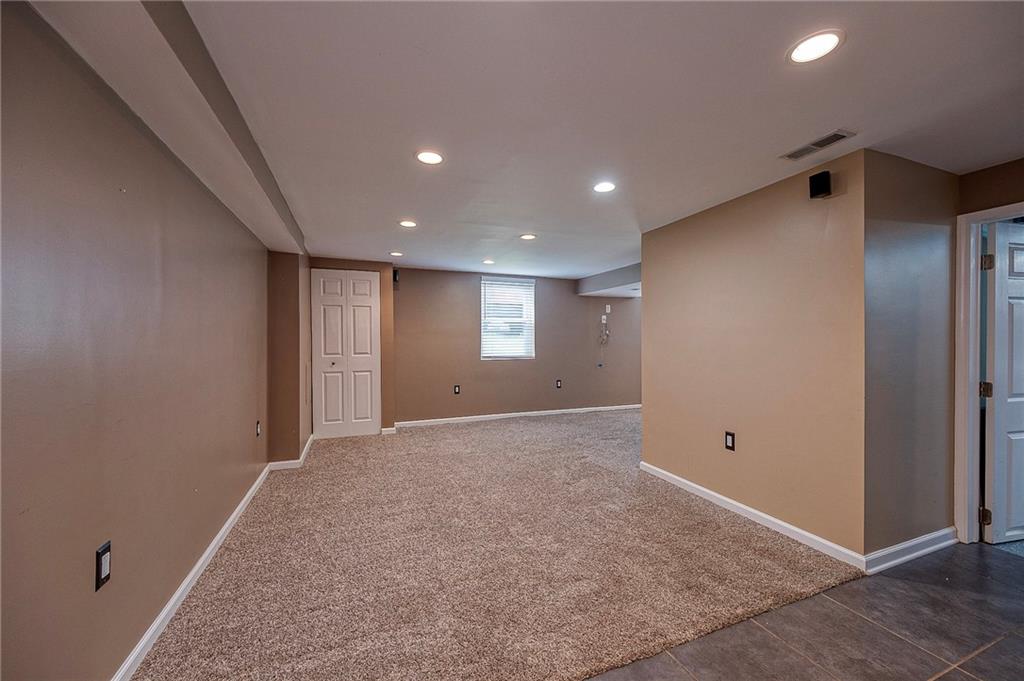 433 Sleepy Hollow Road Pittsburgh, PA 15228 - Photo 23 of 38