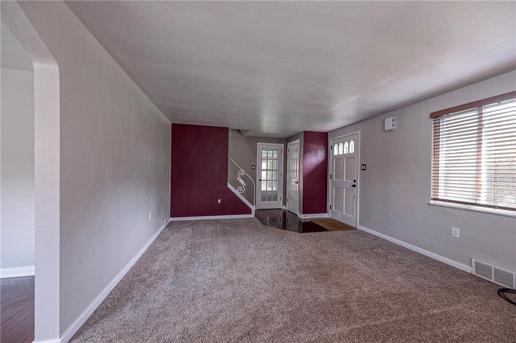 433 Sleepy Hollow Road Pittsburgh, PA 15228 - Photo 4 of 38