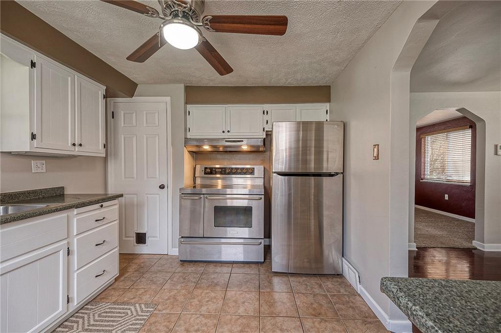 433 Sleepy Hollow Road Pittsburgh, PA 15228 - Photo 8 of 38