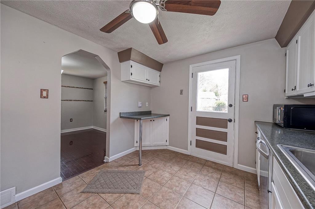 433 Sleepy Hollow Road Pittsburgh, PA 15228 - Photo 10 of 38