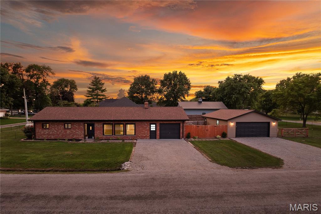 8435 Prairietown Road Dorsey, IL 62021 - Photo 2 of 40 Gallery Image 2