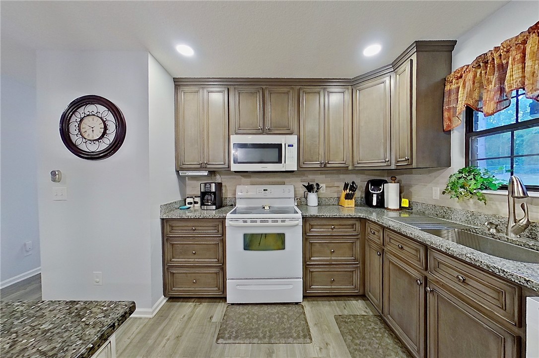 936 Azalea Street Blackshear, GA 31516 - Photo 13 of 33