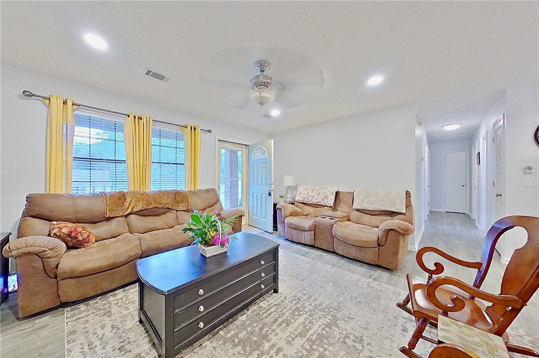 936 Azalea Street Blackshear, GA 31516 - Photo 9 of 33