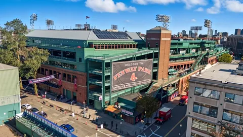 a picture of a book shelf
