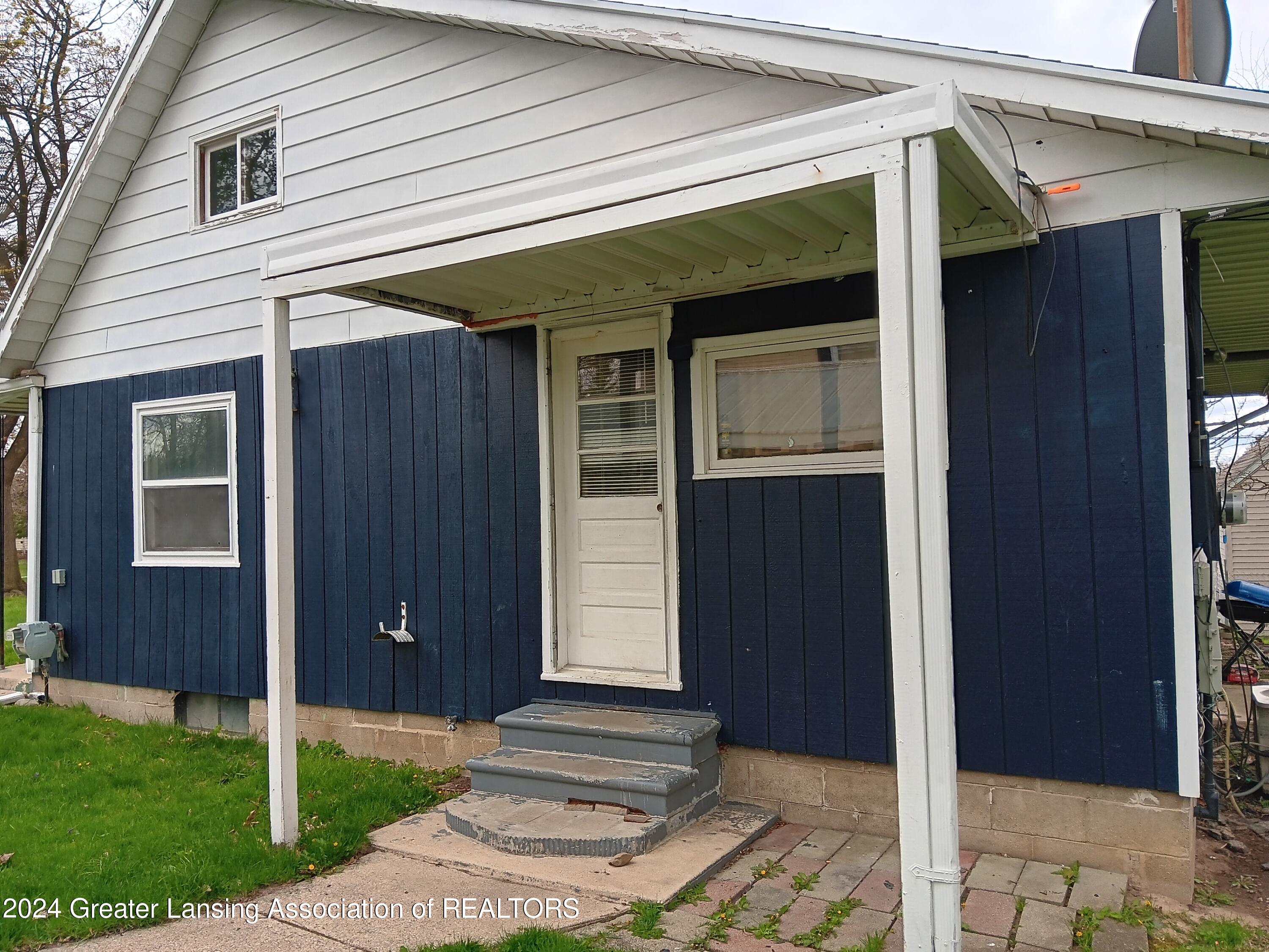 609 Ridgewood Avenue Lansing, MI 48910 - Photo 4 of 10 20240420_131919