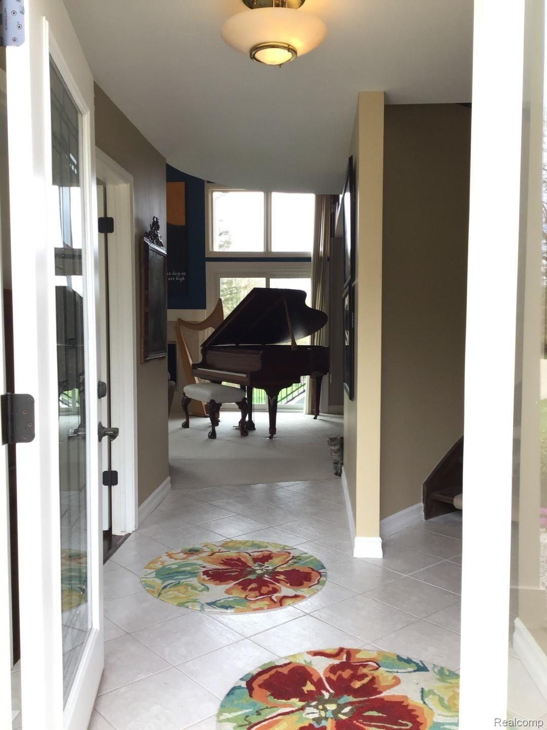 2881 Clarkston Road Oakland, MI 48363 - Photo 10 of 98 Foyer (2).jpg
