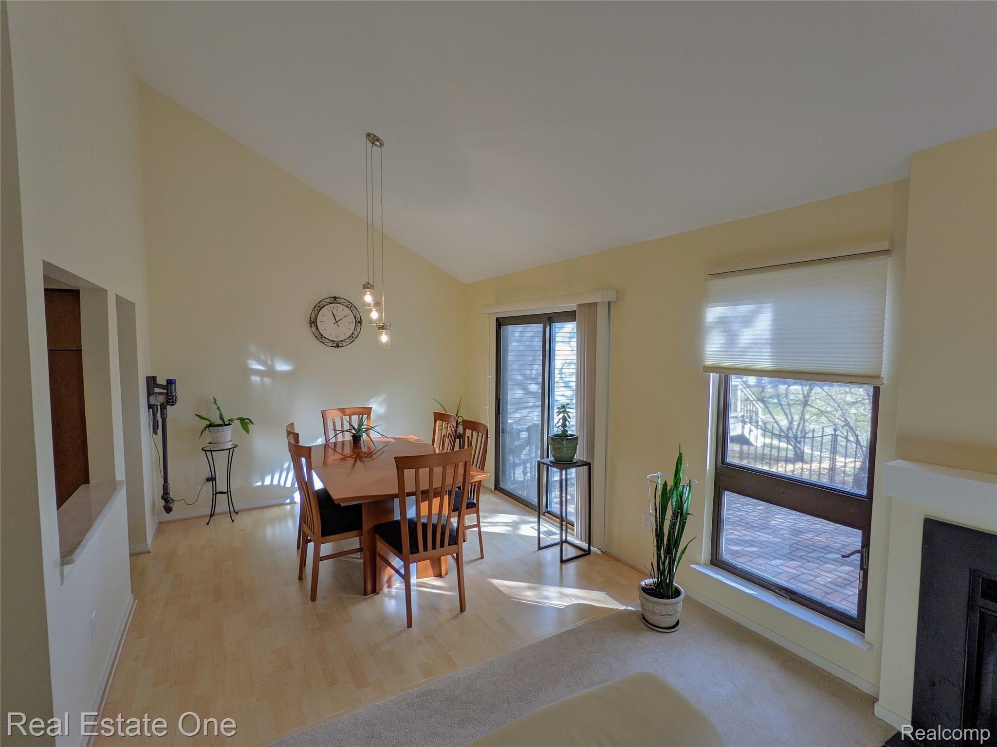 647 Ashley Circle East Rochester, MI 48307 - Photo 12 of 45 PXL_20210121_185730851.jpg