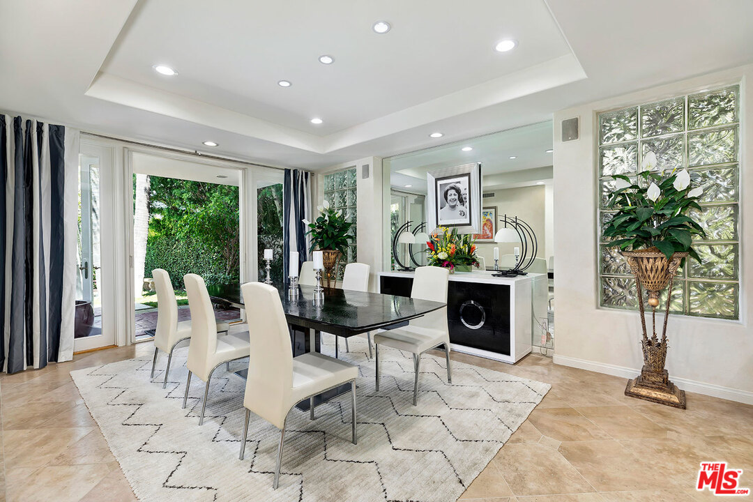 12607 Promontory Road Los Angeles, CA 90049 - Photo 11 of 44