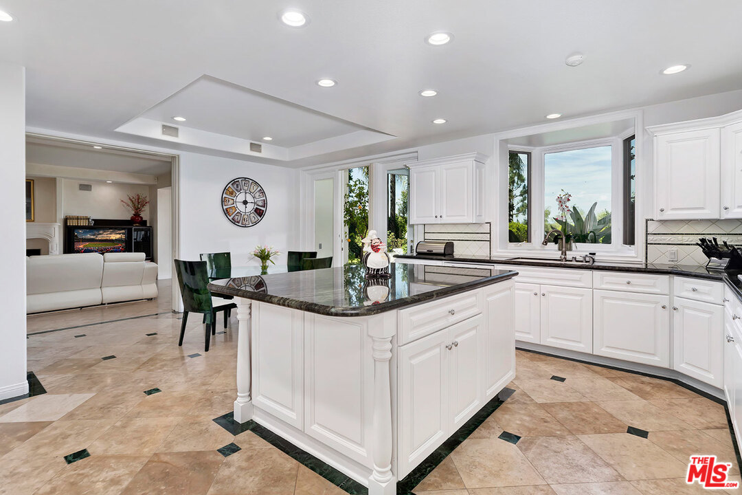 12607 Promontory Road Los Angeles, CA 90049 - Photo 12 of 44