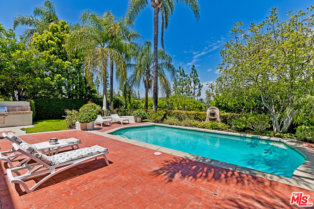 12607 Promontory Road Los Angeles, CA 90049 - Photo 18 of 44