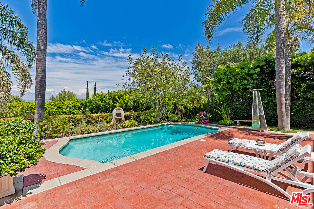 12607 Promontory Road Los Angeles, CA 90049 - Photo 19 of 44