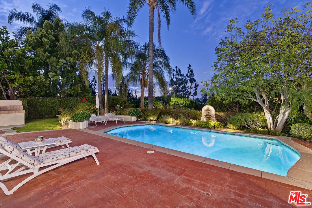 12607 Promontory Road Los Angeles, CA 90049 - Photo 3 of 44