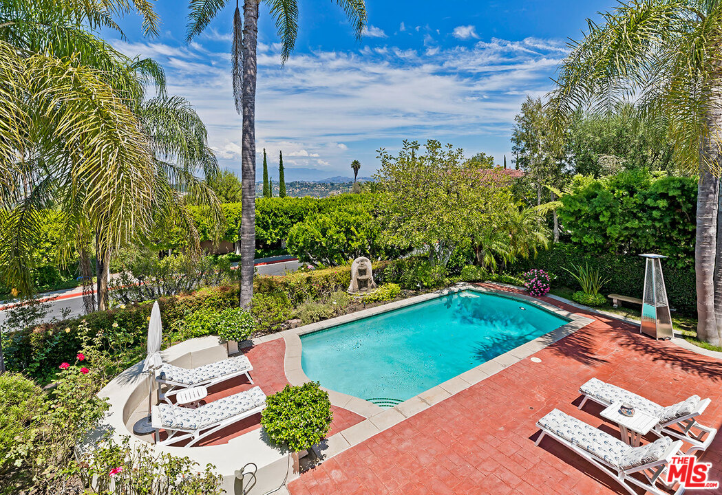 12607 Promontory Road Los Angeles, CA 90049 - Photo 21 of 44