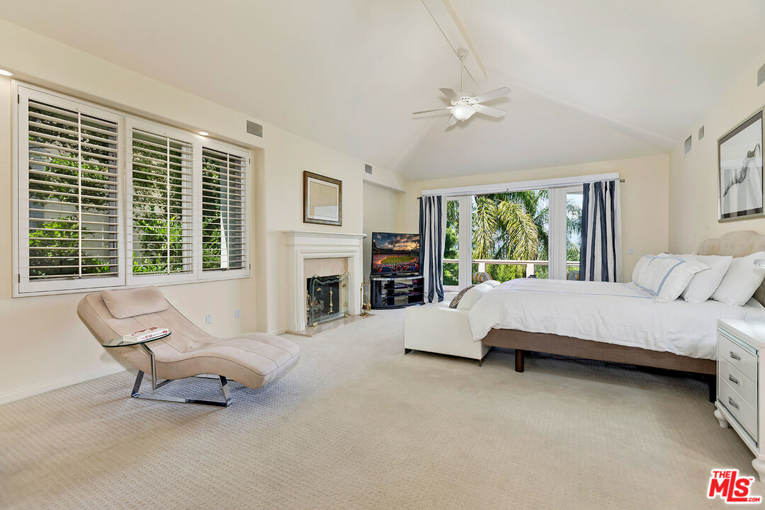 12607 Promontory Road Los Angeles, CA 90049 - Photo 23 of 44