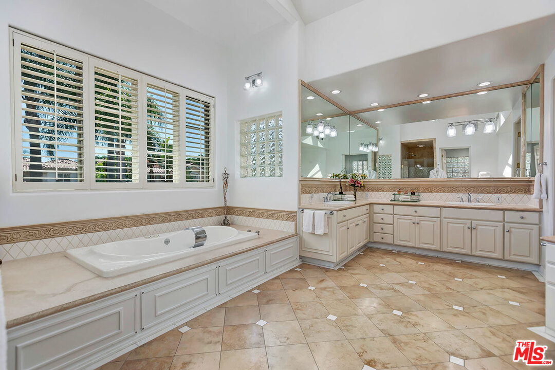 12607 Promontory Road Los Angeles, CA 90049 - Photo 26 of 44