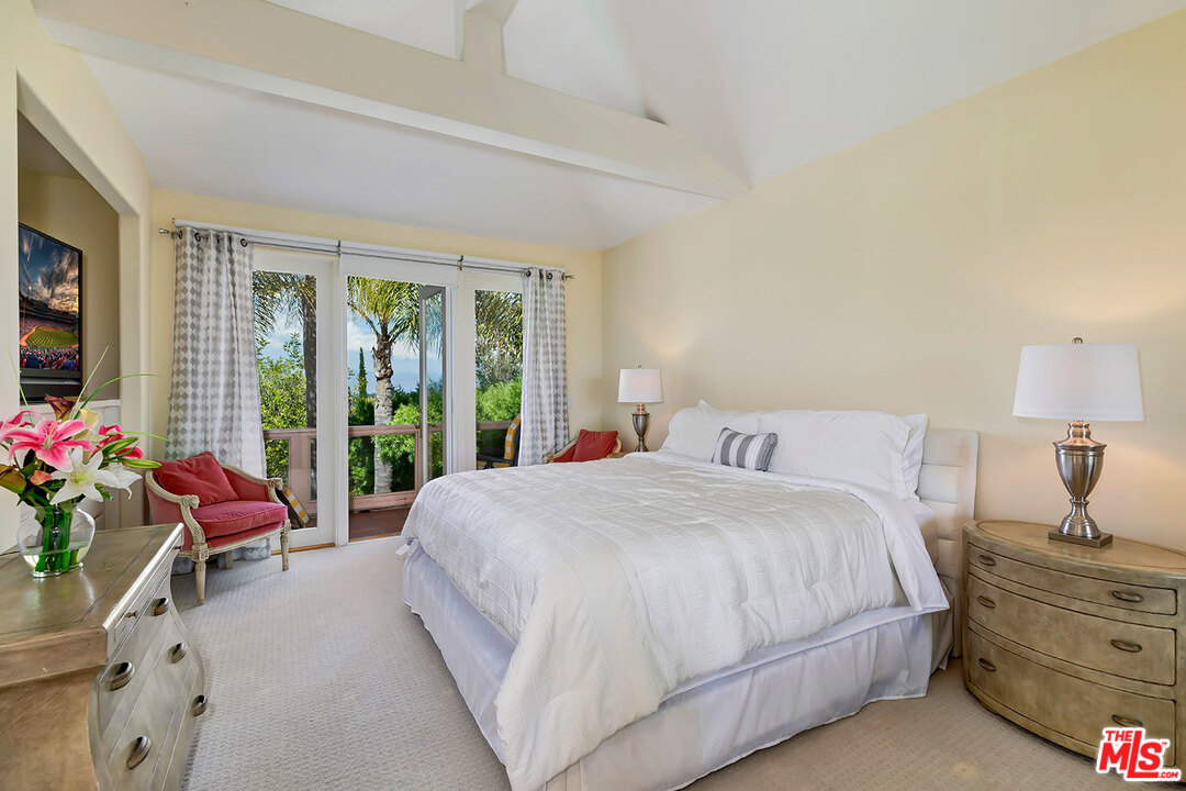 12607 Promontory Road Los Angeles, CA 90049 - Photo 28 of 44
