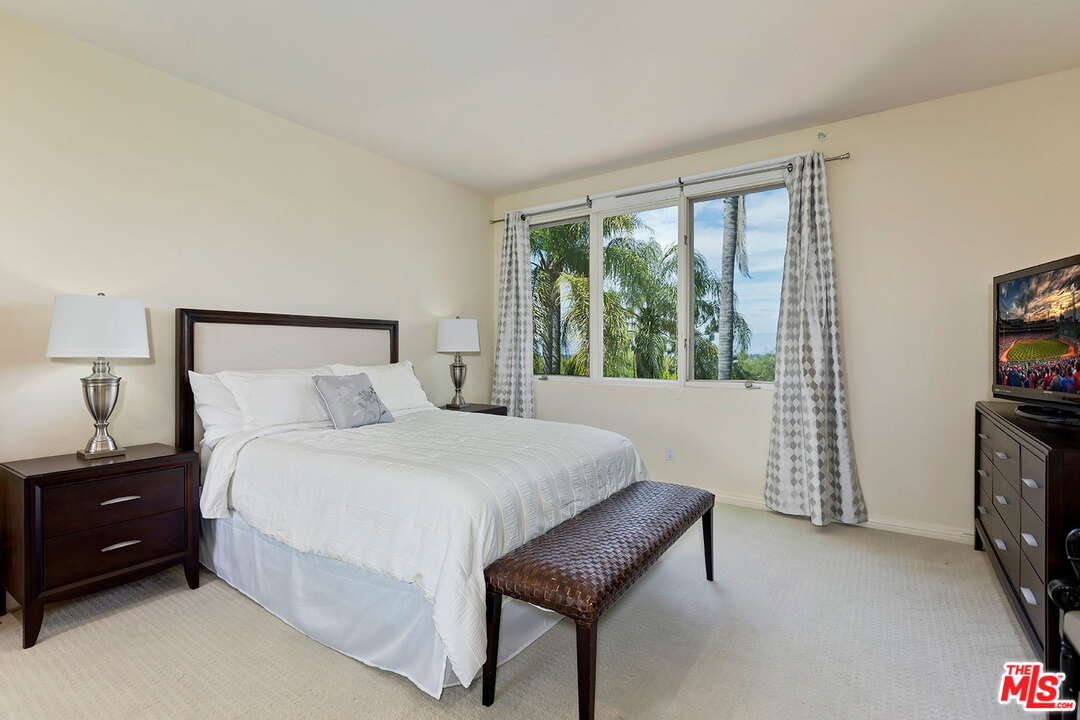 12607 Promontory Road Los Angeles, CA 90049 - Photo 29 of 44