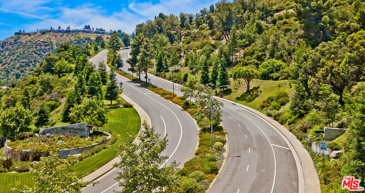 12607 Promontory Road Los Angeles, CA 90049 - Photo 33 of 44