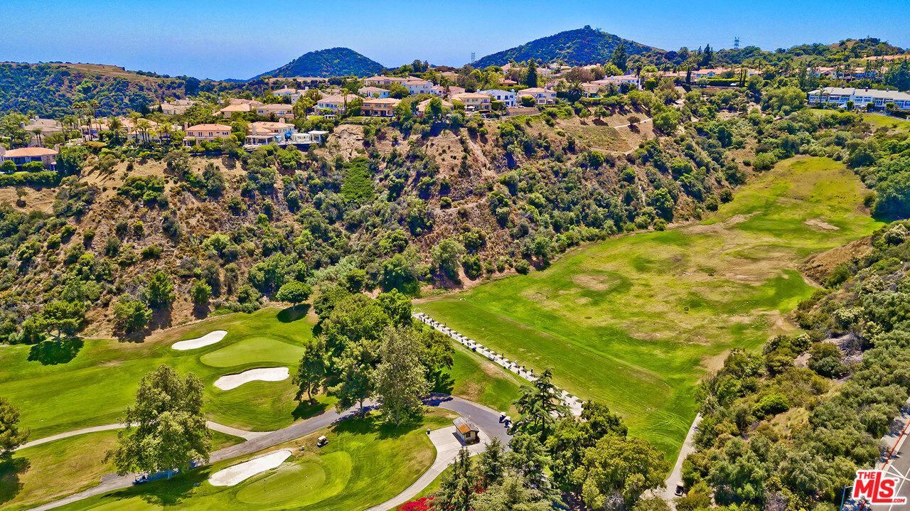 12607 Promontory Road Los Angeles, CA 90049 - Photo 37 of 44