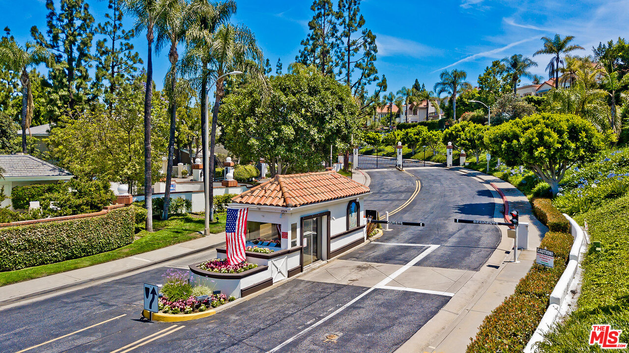 12607 Promontory Road Los Angeles, CA 90049 - Photo 39 of 44
