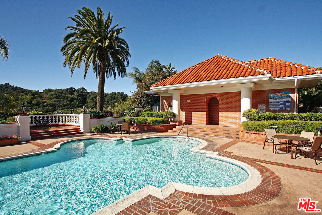 12607 Promontory Road Los Angeles, CA 90049 - Photo 41 of 44