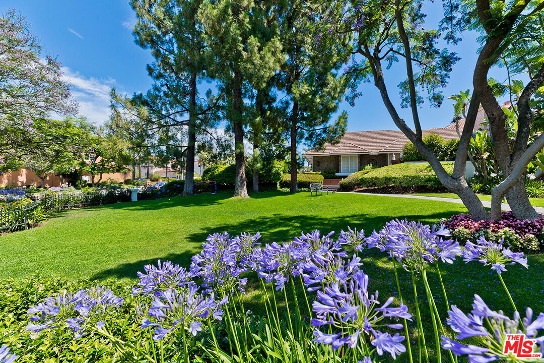 12607 Promontory Road Los Angeles, CA 90049 - Photo 44 of 44